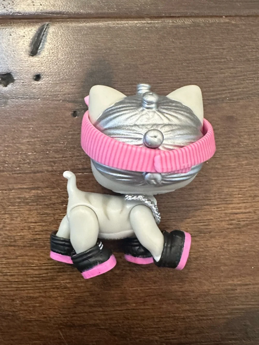 EUC L.O.L. Surprise! Gray Cat Figure with Pink Bow and Black Boots